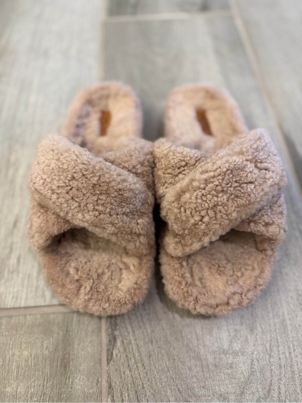 OluKai Hila Heu women's shearling slipper/slide
